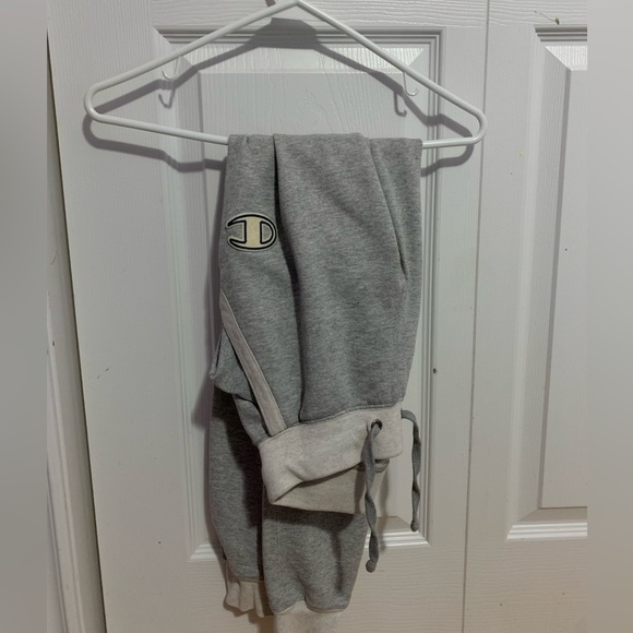 Women’s champion grey sweat-pants. - Picture 2 of 2
